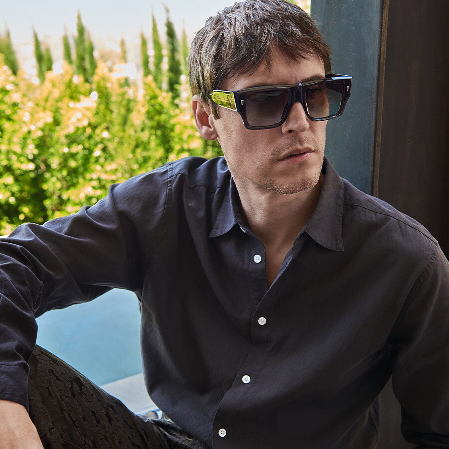 Image of male wearing 1414 frame.