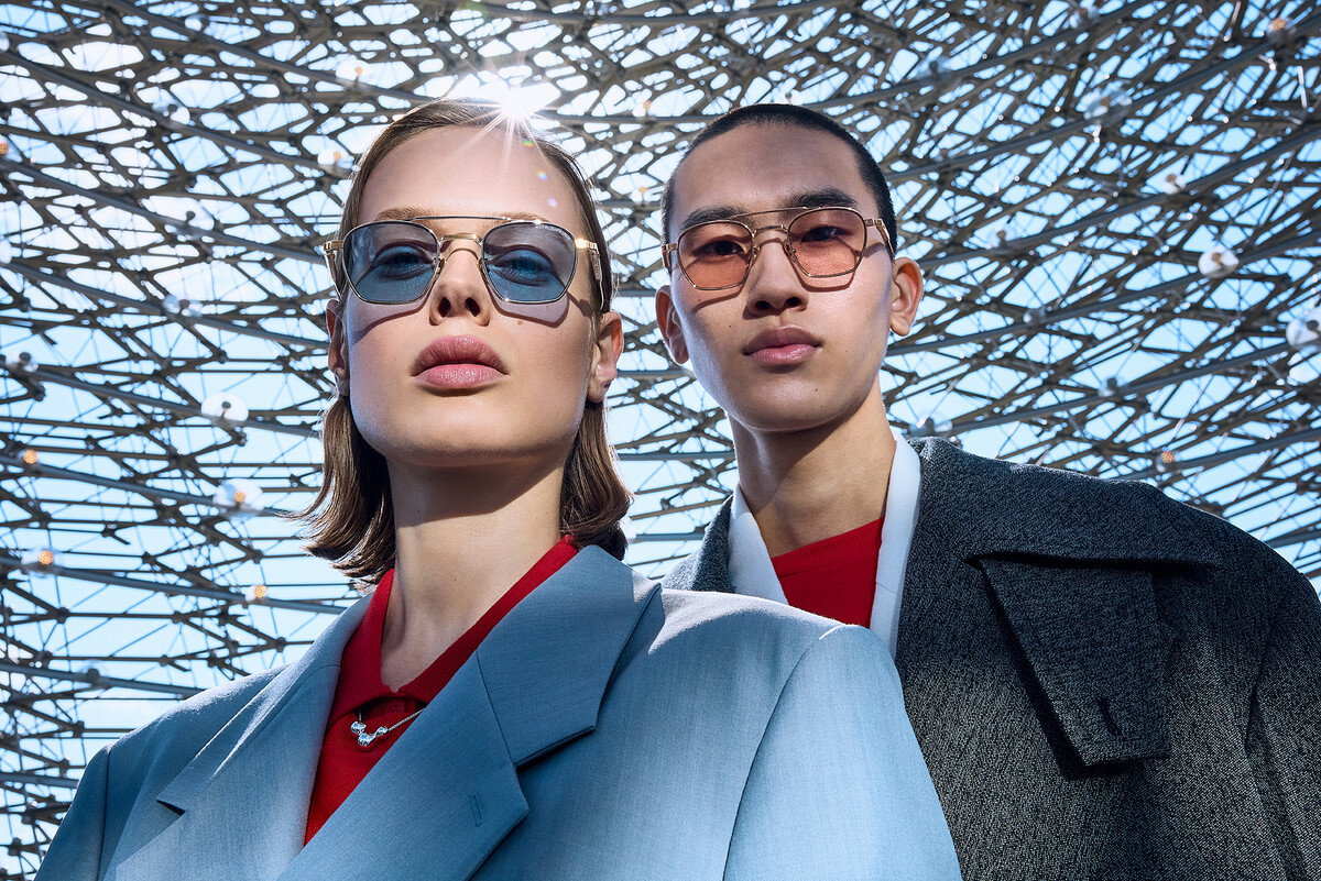 Image of male and female wearing the 1425 Sunglasses