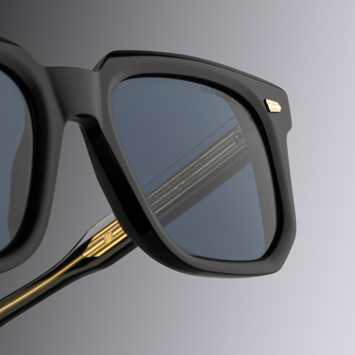 An Image of 1410 Polarised Sunglasses in Black.