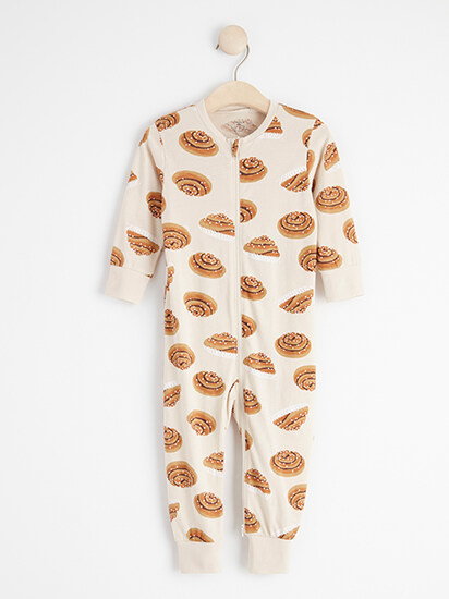 Pyjamas with cinnamon buns