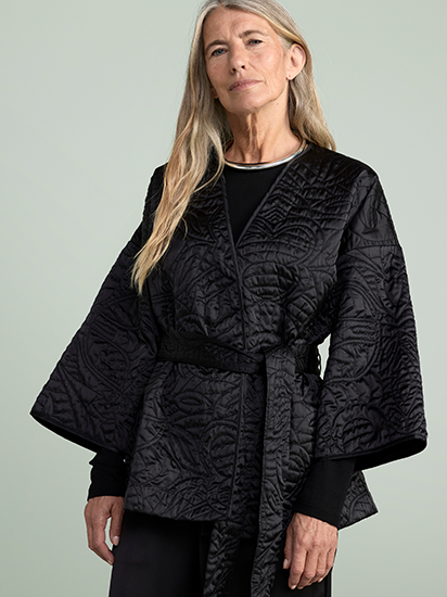 Krátké kimono s prošíváním
