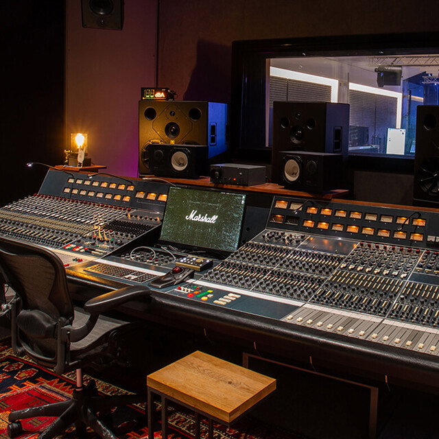 RECORD STUDIO