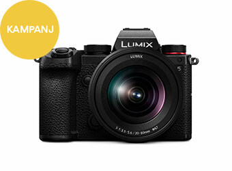 Fullformatskamera med inbyggd bildstabilisering och ett mångsidigt objektiv